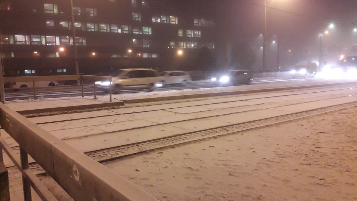 Plzeňany zaskočil neobvyklý meteorologický jev – průmyslové sněžení